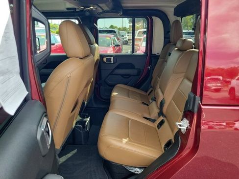 Used 2021 Jeep Gladiator Overland AWD/4WD image 12