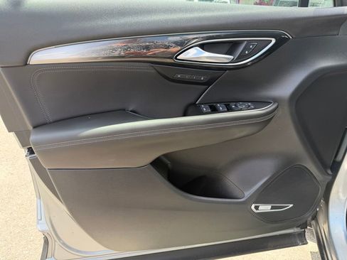 Used 2025 Buick Envision Preferred AWD/4WD image 13