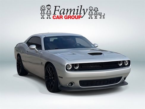 Used 2022 Dodge Challenger R/T Scat Pack w/ Dynamics Package image 2