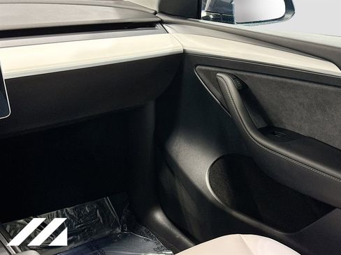 Used 2023 Tesla Model Y Long Range image 24