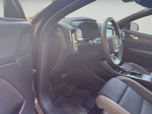 New 2025 Volvo EX40 Core w/ Climate Package AWD/4WD image 10