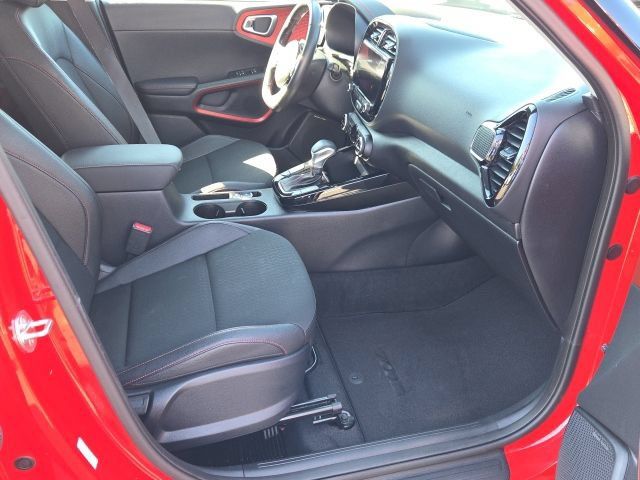 Used 2023 Kia Soul GT-Line w/ GT-Line Technology Package FWD image 9