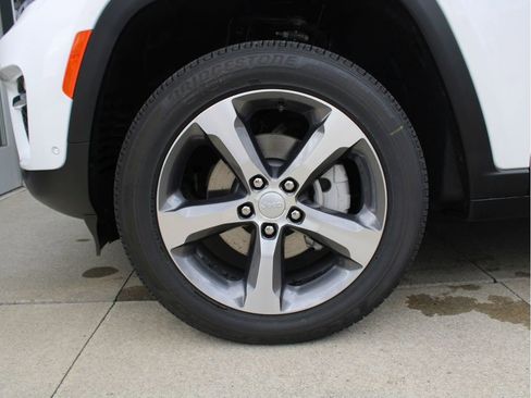 New 2025 Jeep Grand Cherokee Limited w/ Luxury Tech Group II image 36