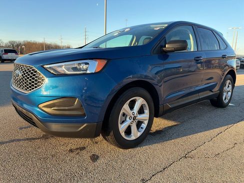 Used 2023 Ford Edge SE image 3