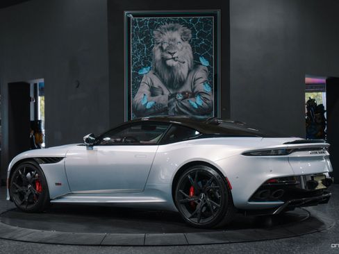 Used 2019 Aston Martin DBS Superleggera RWD image 4
