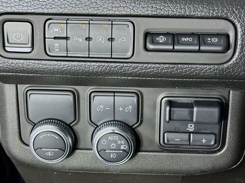 Used 2021 GMC Yukon XL Denali w/ Denali Ultimate Package image 14