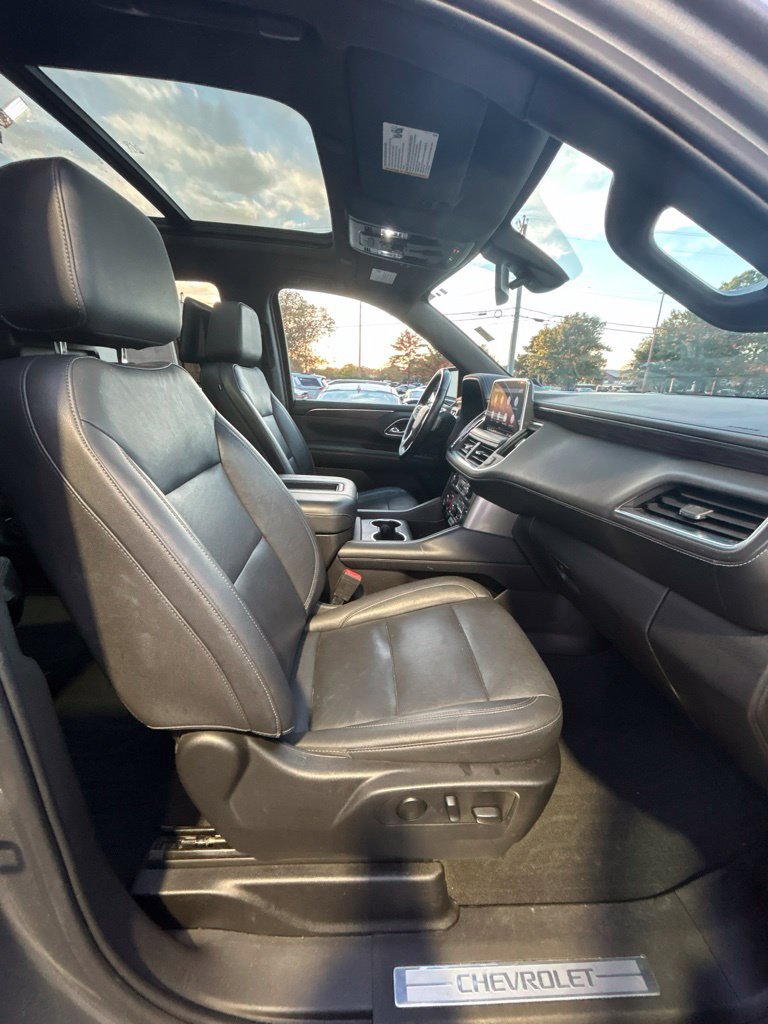 Used 2021 Chevrolet Tahoe Z71 w/ Luxury Package AWD/4WD image 24
