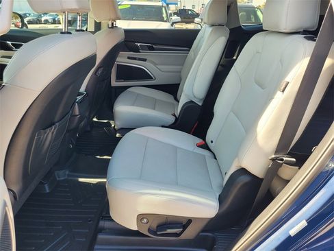 Used 2023 Kia Telluride S image 6