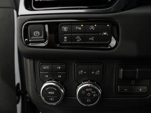 New 2026 GMC Yukon XL AT4 Ultimate AWD/4WD image 10