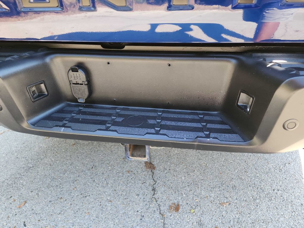 Used 2022 Nissan Frontier SV w/ Technology Package AWD/4WD image 9