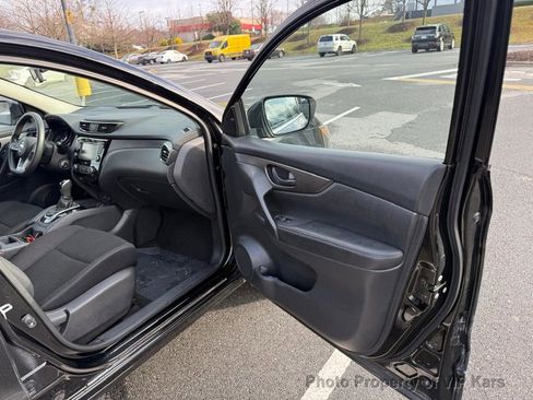 Used 2019 Nissan Rogue Sport S image 9