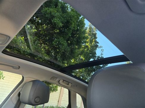 Used 2018 Audi Q5 2.0T Premium Plus w/ Premium Plus Package image 19