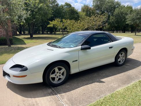 Used 1997 Chevrolet Camaro Z28 image 3