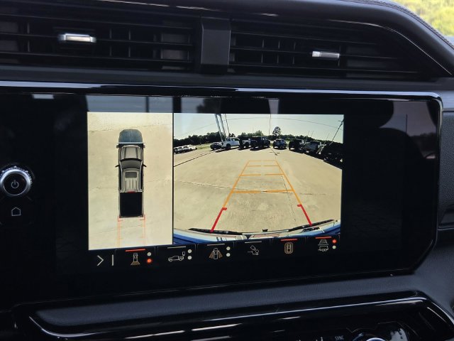 Used 2025 GMC Sierra 1500 AT4 w/ Technology Package AWD/4WD image 16