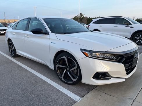 Used 2022 Honda Accord Sport image 2