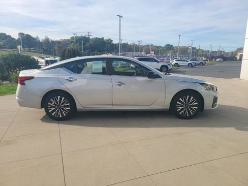 Used 2024 Nissan Altima 2.5 SV image 8