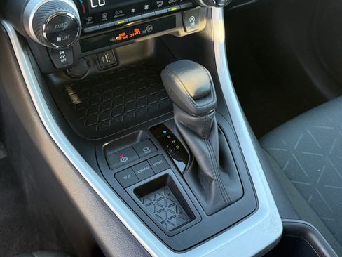 Used 2025 Toyota RAV4 XLE FWD image 21