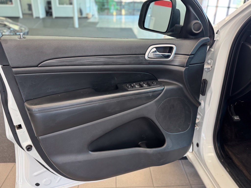 Used 2019 Jeep Grand Cherokee Altitude AWD/4WD image 8
