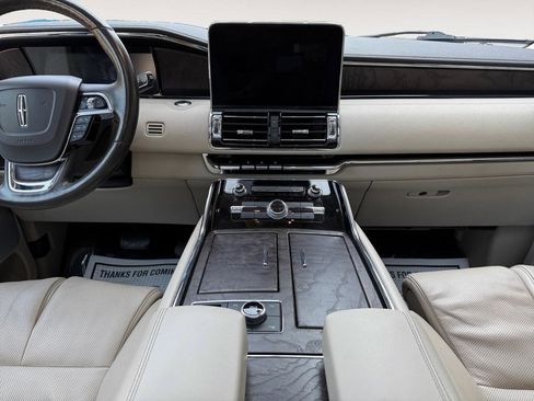 Used 2021 Lincoln Navigator Reserve w/ Luxury Package image 17