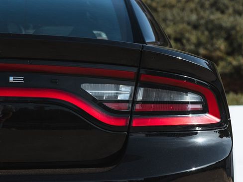 Used 2022 Dodge Charger SXT image 9