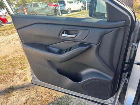 Used 2025 Nissan Rogue SV image 18