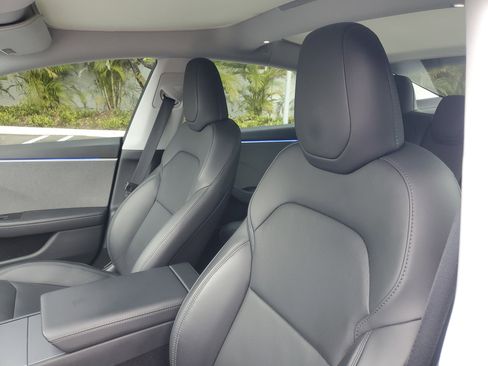 Used 2024 Tesla Model 3 Standard Range image 17