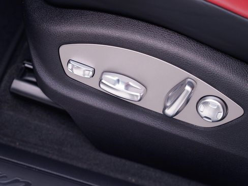 Certified 2026 Porsche Macan AWD/4WD image 15