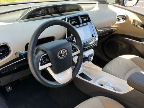 Used 2016 Toyota Prius Four FWD image 10