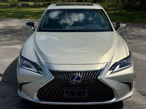 Used 2019 Lexus ES 300h w/ Premium Package FWD image 2