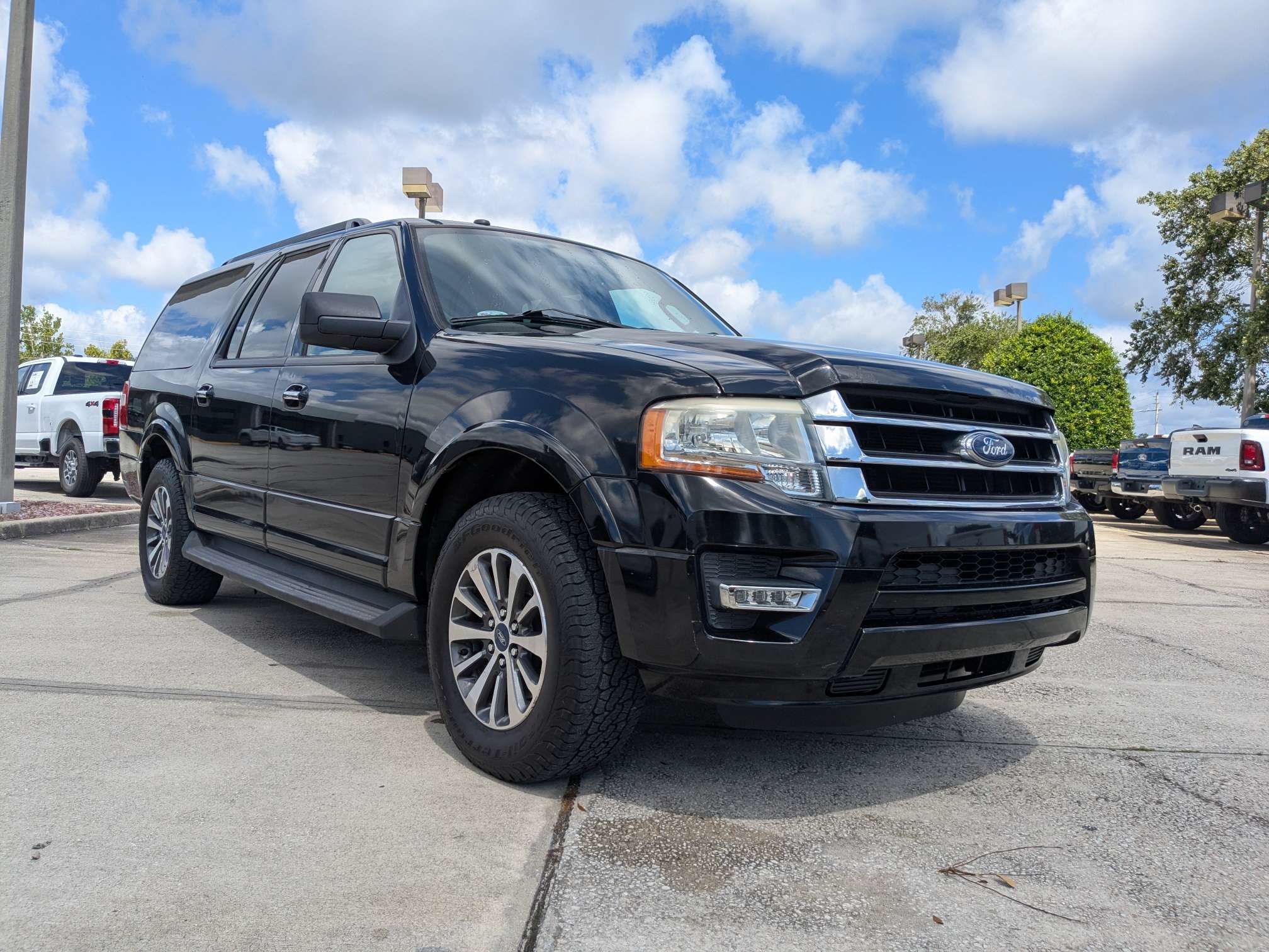 Used 2016 Ford Expedition EL XLT w/ Equipment Group 202A RWD image 2