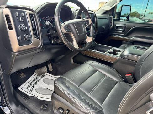 Used 2019 GMC Sierra 2500 Denali w/ Duramax Plus Package AWD/4WD image 32