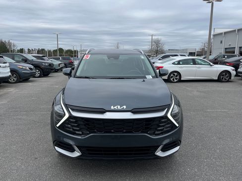 Used 2025 Kia Sportage EX image 2