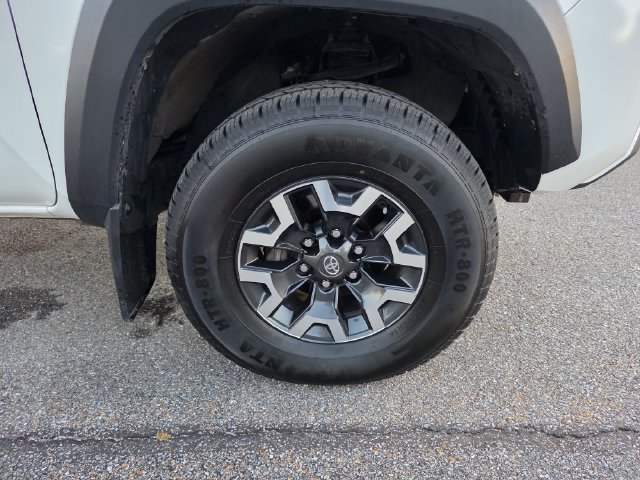Used 2022 Toyota Tacoma TRD Off-Road AWD/4WD image 13