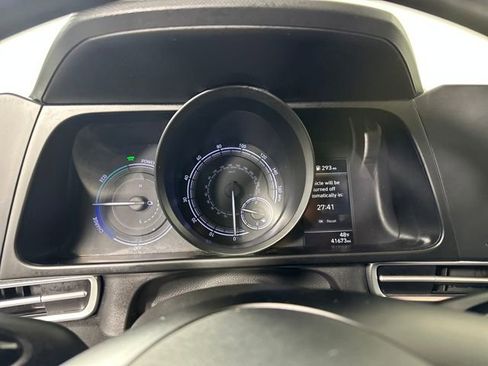 Used 2022 Hyundai Elantra Blue image 17