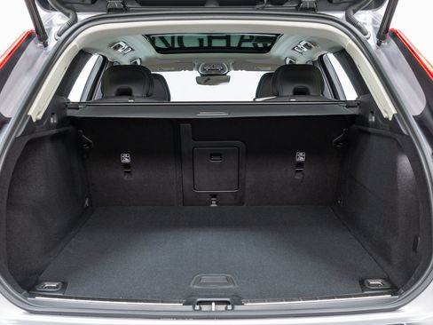 New 2026 Volvo XC60 B5 Plus w/ Climate Package AWD/4WD image 10
