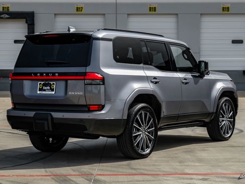 Used 2025 Lexus GX 550 w/ Accessory Package (Z1) image 14