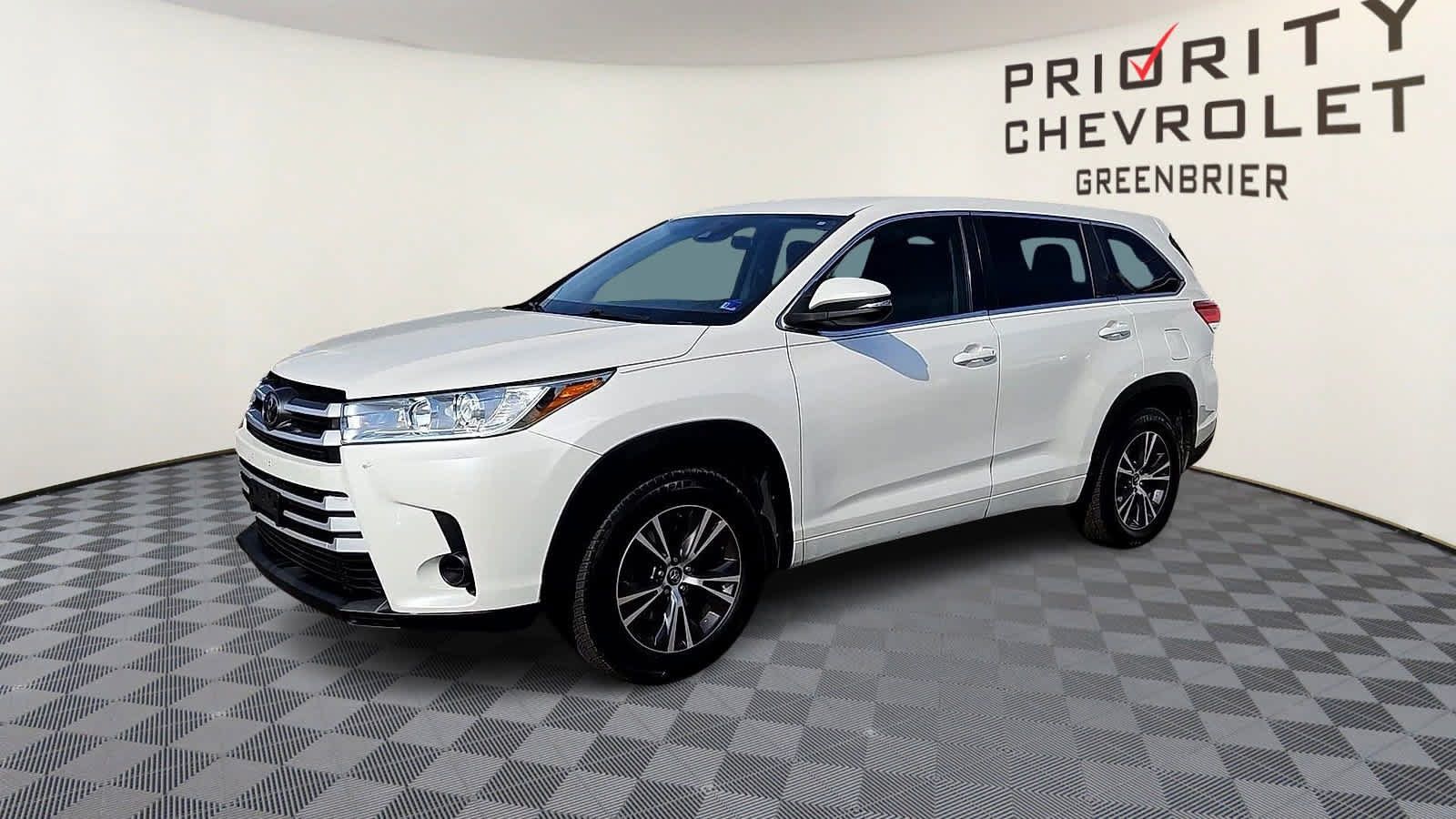 Used 2017 Toyota Highlander LE FWD image 4