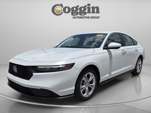 Certified 2025 Honda Accord LX image 2