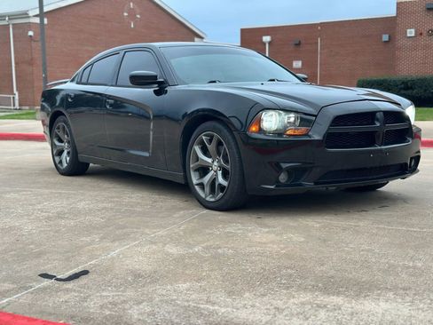 Used 2014 Dodge Charger SXT image 3