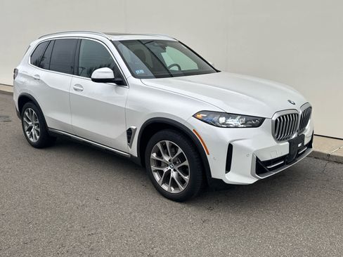 Certified 2024 BMW X5 xDrive40i w/ Executive Package image 2