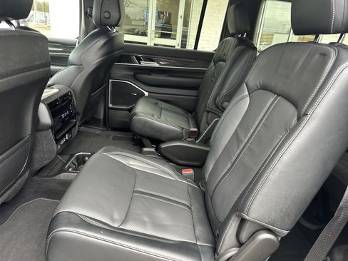 Used 2022 Jeep Wagoneer Series III w/ Flexible Seating Group image 12
