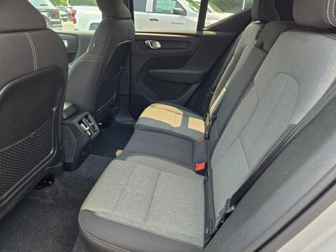Used 2024 Volvo XC40 B5 Core image 17