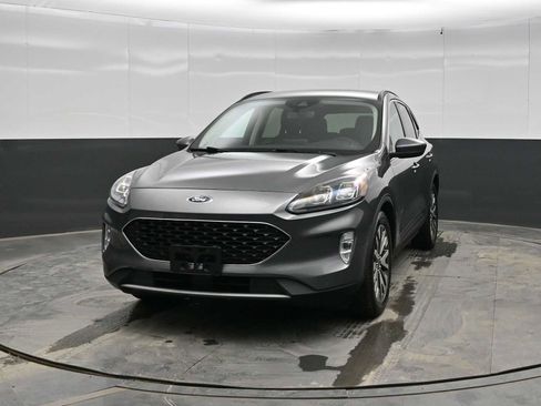 Used 2021 Ford Escape Titanium image 2