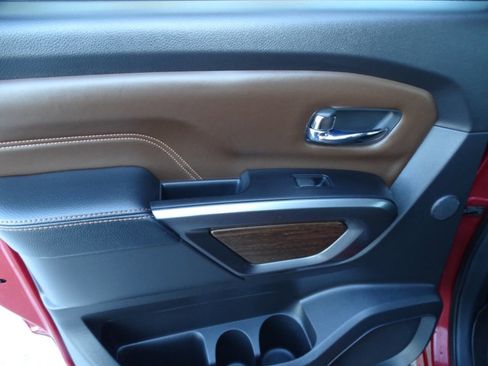 Used 2017 Nissan Titan Platinum Reserve image 41