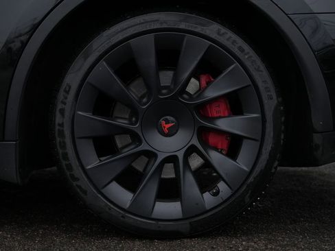 Used 2023 Tesla Model Y Long Range image 12