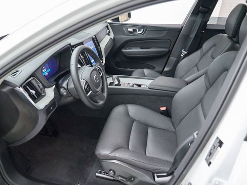 Certified 2025 Volvo XC60 B5 Plus AWD/4WD image 14
