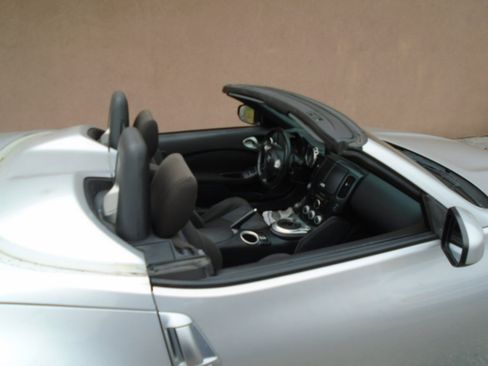 Used 2013 Nissan 370Z Roadster image 16