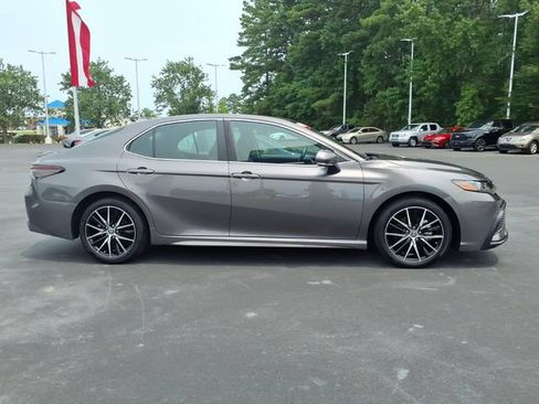 Used 2024 Toyota Camry SE w/ Convenience Package FWD image 3