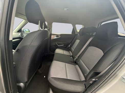 Used 2025 Kia Soul LX w/ LX Technology Package FWD image 17