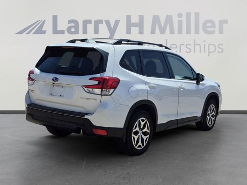 Used 2020 Subaru Forester Premium AWD/4WD image 5